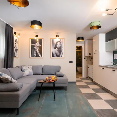 Anabella Iii Apartment