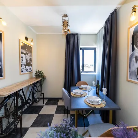 Anabella Iii Apartment